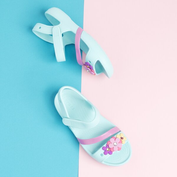 Dziecięce sandały / klapki CROCS LINA CHARM SANDAL K 2055304o9k kolor niebieski