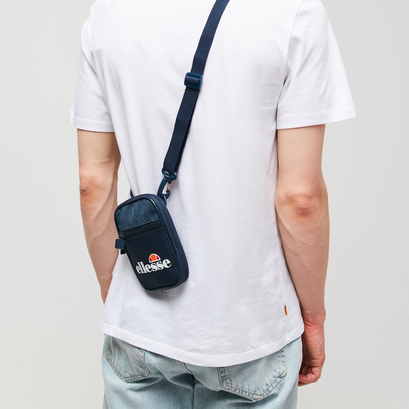 Damska torebka ELLESSE TOREBKA TEMPLETON NAVY saay0709429 kolor granatowy