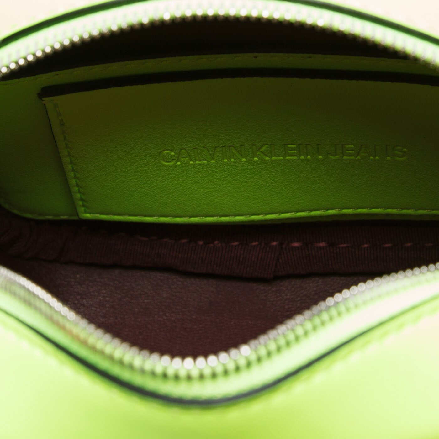 Damska torebka CALVIN KLEIN TOREBKA SCULPTED MONOGRAM CAMERA BAG k60k605524070 kolor żółty