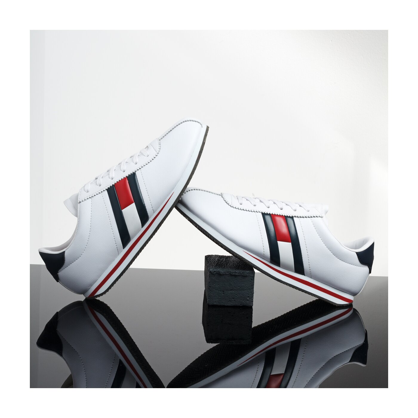 Męskie sneakersy (buty) TOMMY HILFIGER TREY 1A1 em0em00182100 kolor biały