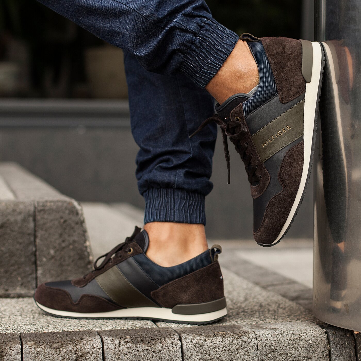 Męskie sneakersy (buty) TOMMY HILFIGER M2285AXWELL 11C2 fm56821679403 kolor granatowy