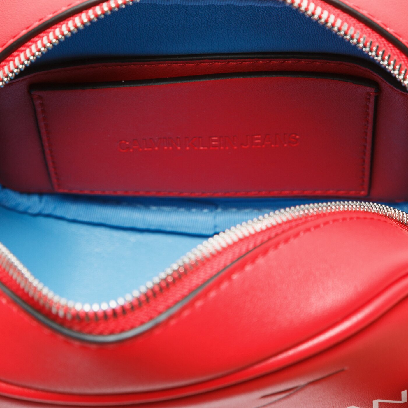 Damska torebka CALVIN KLEIN TOREBKA SCULPTED MONOGRAM CAMERA BAG k60k605524649 kolor czerwony