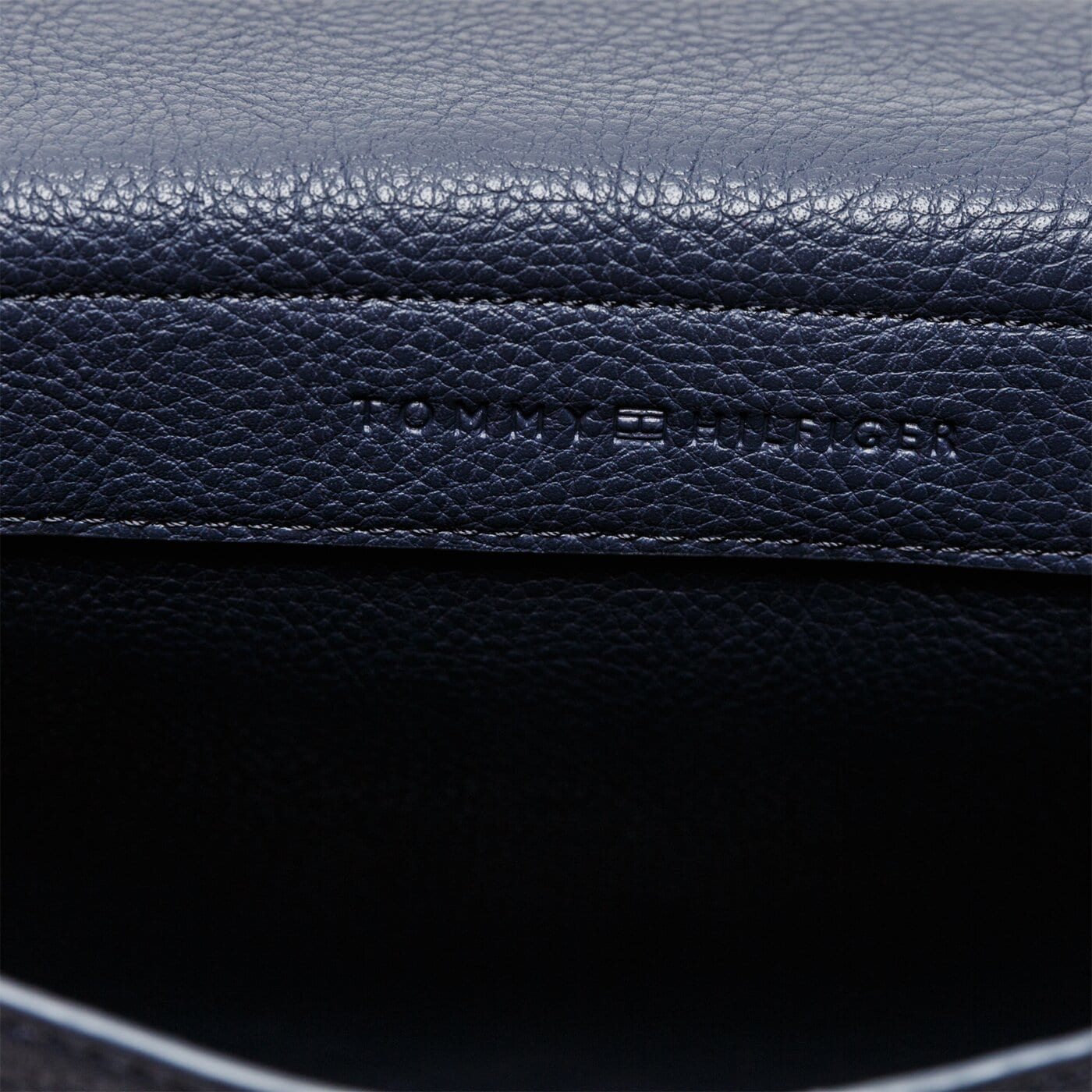 Damska nerka / saszetka TOMMY HILFIGER TOREBKA TH CORE SADDLE BAG CORP aw0aw075090g7 kolor czarny