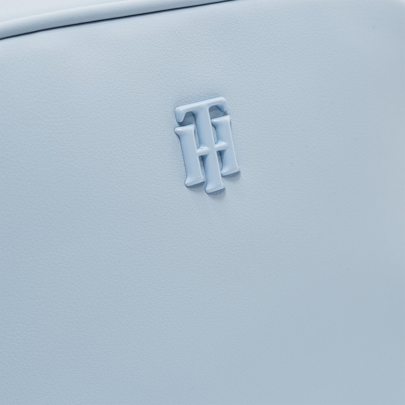 Damska torebka TOMMY HILFIGER TOREBKA CHIC CAMERA BAG aw0aw08224c1o kolor niebieski