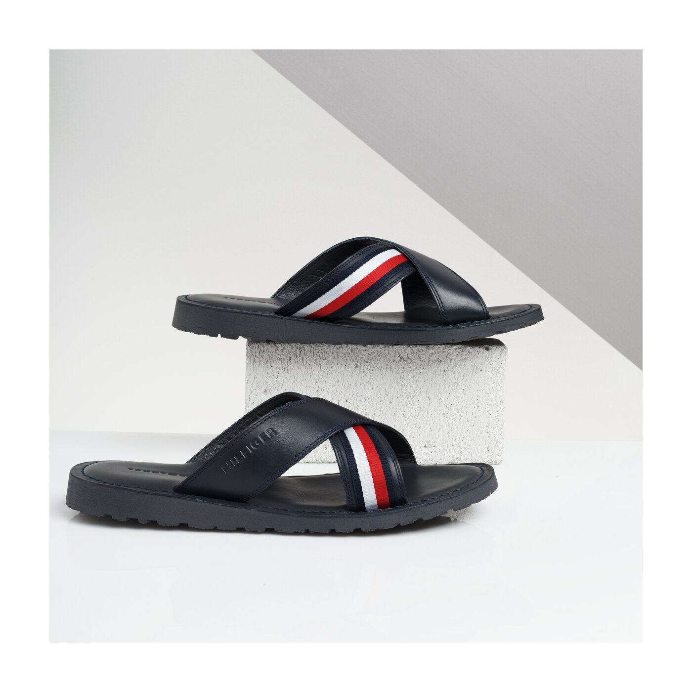 Męskie klapki TOMMY HILFIGER BARI 11C fm0fm02120403 kolor granatowy