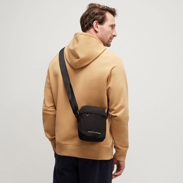 Damska torebka TOMMY HILFIGER TOREBKA TH SKYLINE MINI REPORTER am0am11790bds kolor czarny