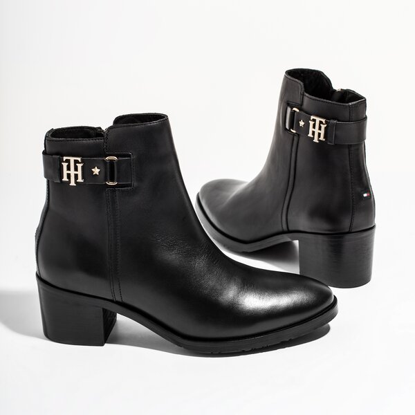Damskie botki / sztyblety TOMMY HILFIGER TH BUCKLE MID HEEL BOOT LEATHER fw0fw03630990 kolor czarny