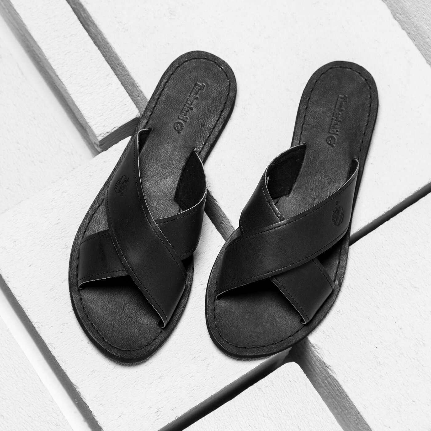 Damskie klapki TIMBERLAND CAROLISTA CROSSVAMP SLIDE a1b1y kolor czarny