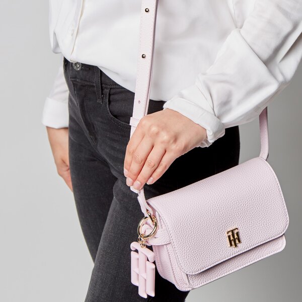 Damska torebka TOMMY HILFIGER TOREBKA TH SOFT MINI CROSSOVER aw0aw09833tog kolor różowy