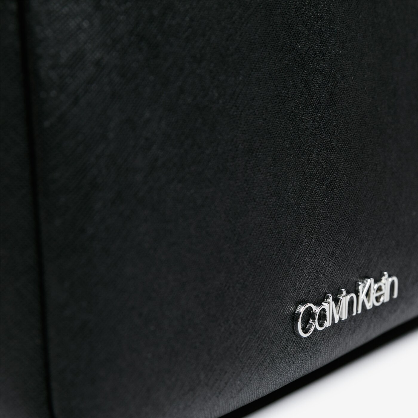 Damska torebka CALVIN KLEIN TOREBKA WORKED EW XBODY k60k606027bds kolor czarny