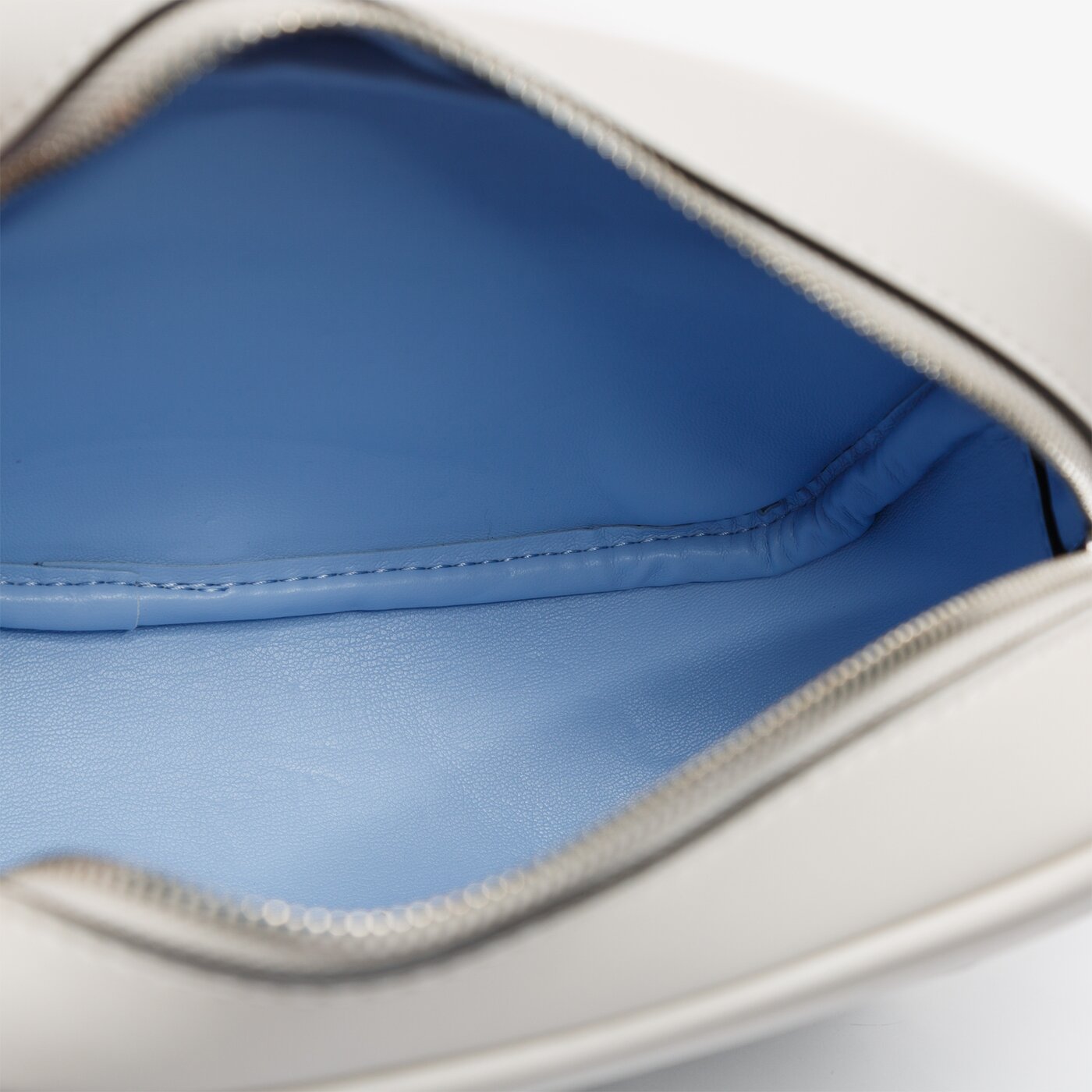 Damska torebka CALVIN KLEIN TOREBKA SCULPTED LARGE CAMERA BAG k60k606573ci2 kolor biały