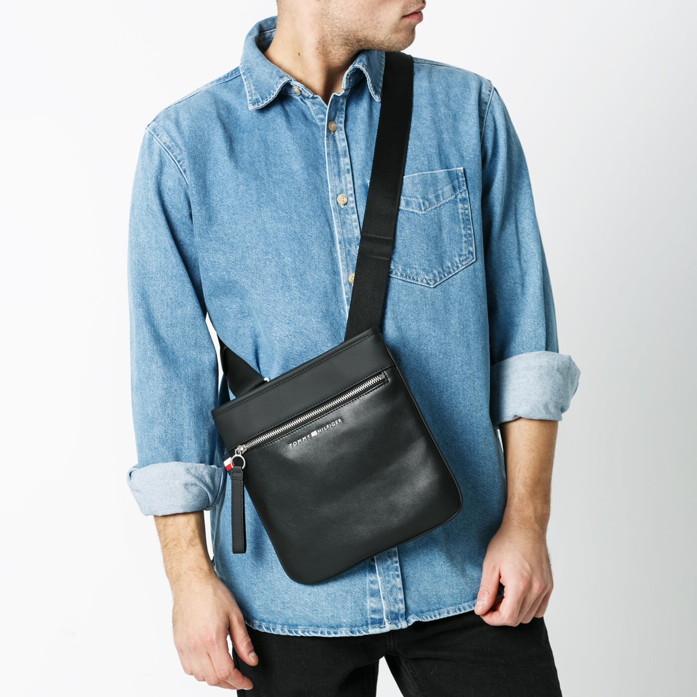 TOMMY HILFIGER TORBA TH METRO CROSSOVER am0am05585bds kolor czarny