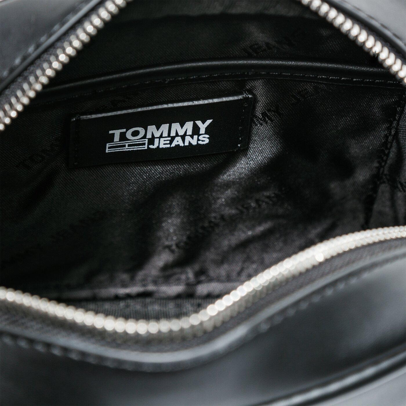 Damska torebka TOMMY HILFIGER TOREBKA TJW FEMME PU CROSSOVER aw0aw08959bds kolor czarny