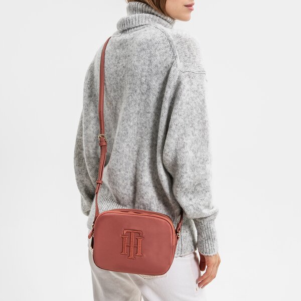 Damska torebka TOMMY HILFIGER TOREBKA POPPY CROSSOVER aw0aw10470sm8 kolor różowy