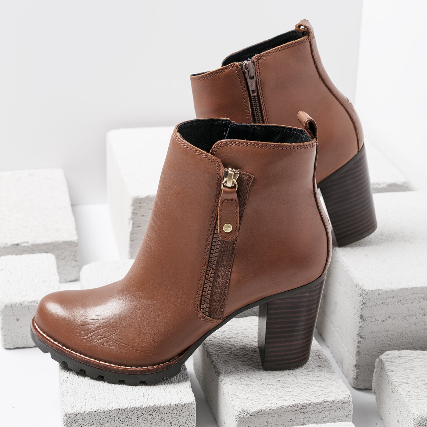 Damskie botki / sztyblety TOMMY HILFIGER ISABELLA 16A fw0fw01845906 kolor brązowy