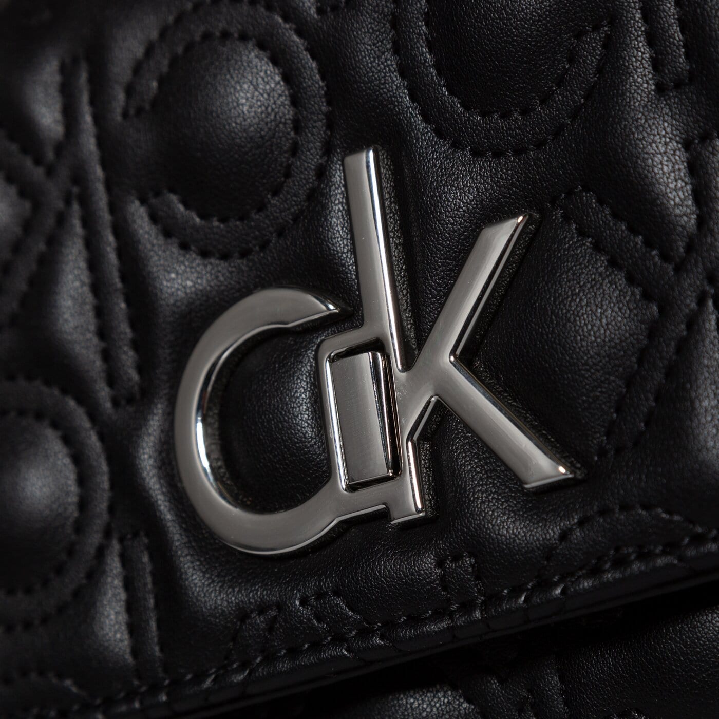 Damska torebka CALVIN KLEIN TOREBKA RE-LOCK EW CONV FLAP XBODY k60k608585bax kolor czarny