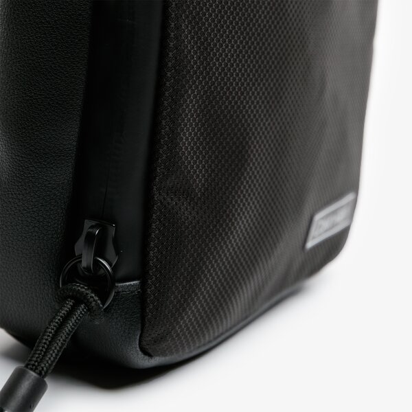 CALVIN KLEIN TORBA REVEALED 2G MINI REPORTER k50k505119bds kolor czarny