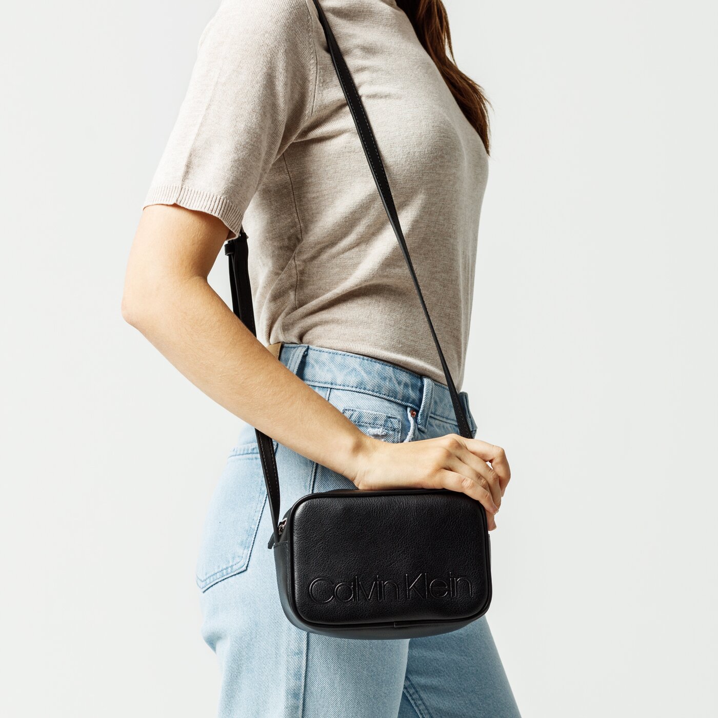 Damska torebka CALVIN KLEIN TOREBKA RAPID CAMERABAG k60k605598bds kolor czarny