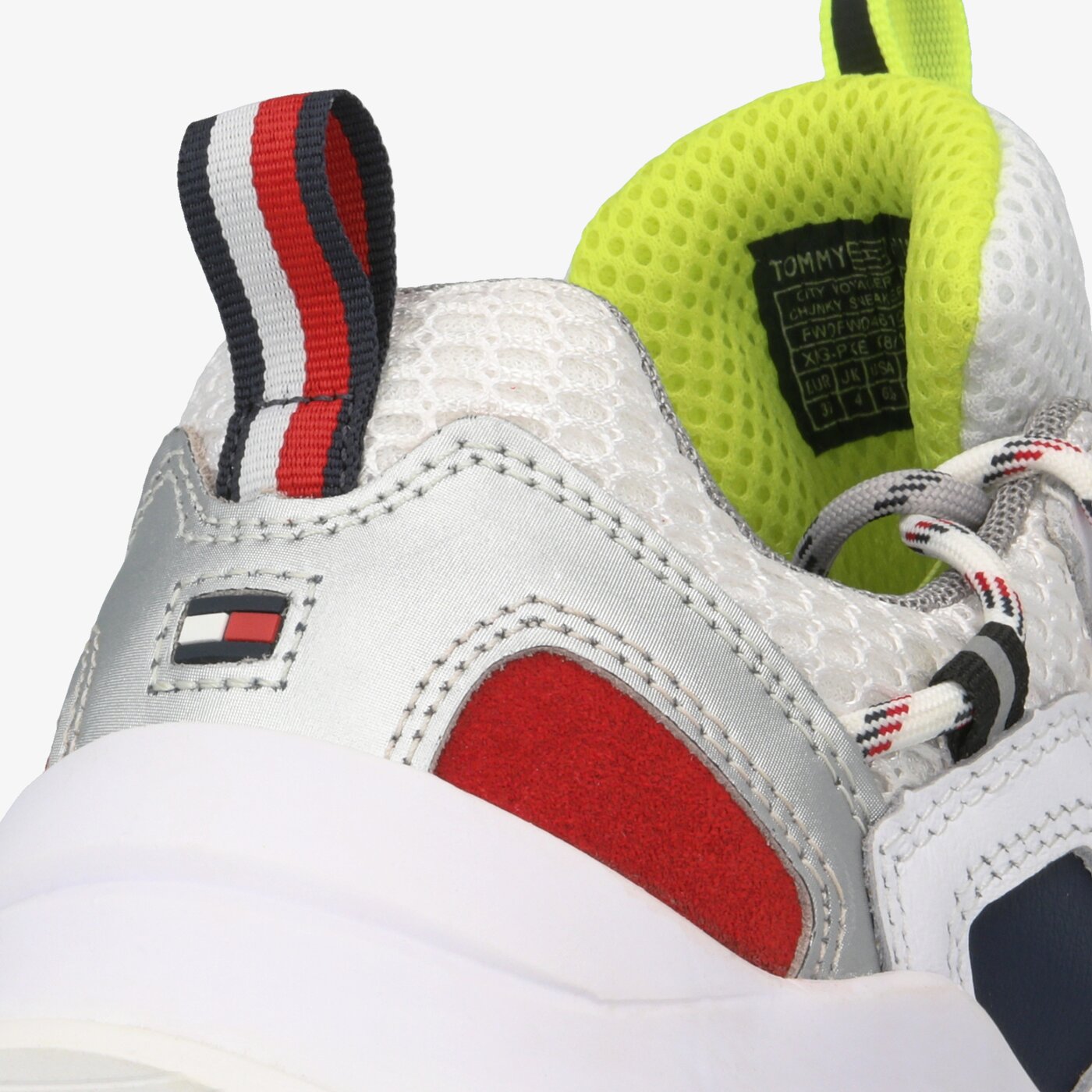 Damskie sneakersy (buty) TOMMY HILFIGER CITY VOYAGER CHUNKY SNEAKER fw0fw04610ybs kolor biały