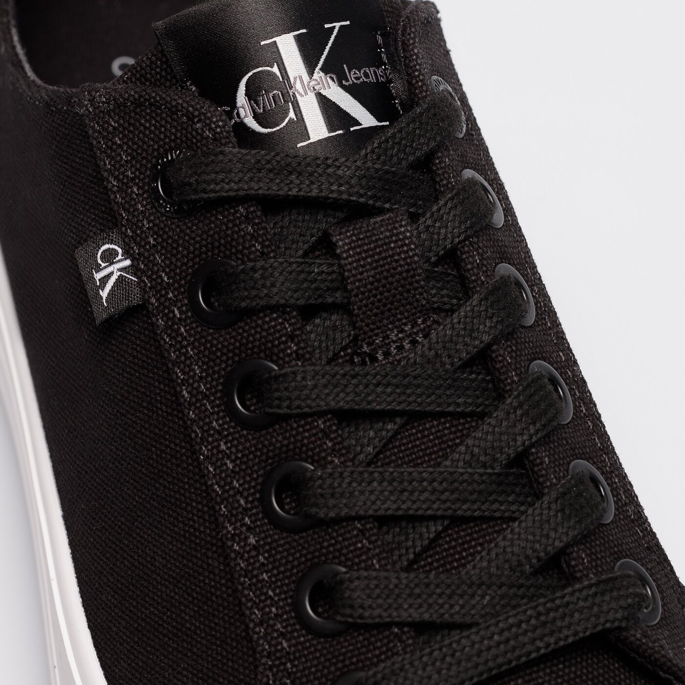 Damskie trampki CALVIN KLEIN VULCANIZED FLATFORM BOLD LACEUP yw0yw00702bds kolor czarny