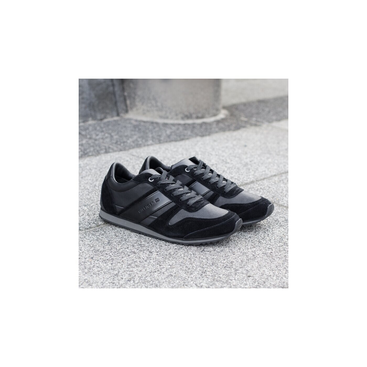 TOMMY HILFIGER MAXWELL 4C fm56819830990 kolor czarny