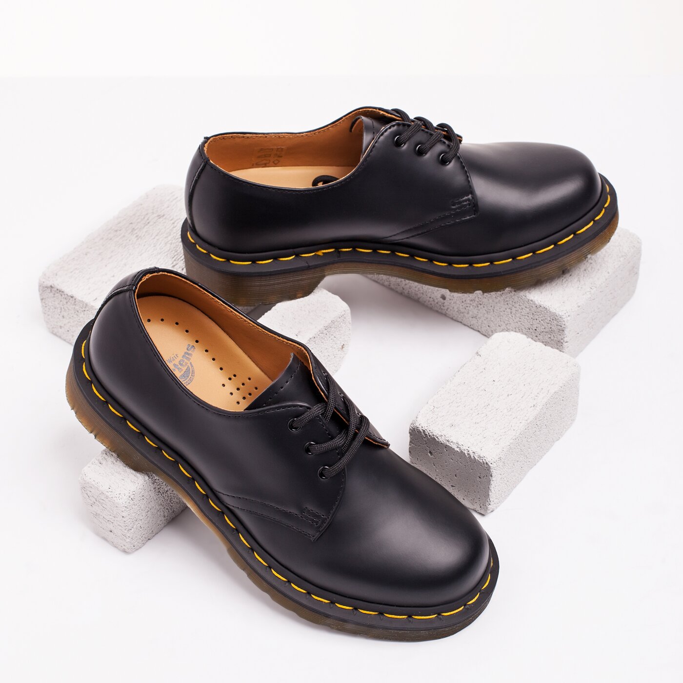 Damskie półbuty DR MARTENS 3 I SHOE 11837002 kolor czarny