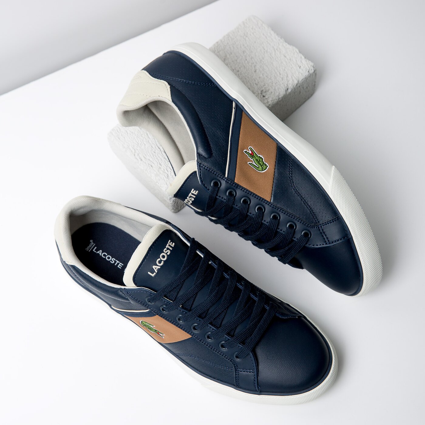 Lacoste fairlead 118 1 top