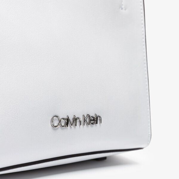 Damska torebka CALVIN KLEIN TOREBKA EXTENDED CROSSBODY k60k605343457 kolor szary
