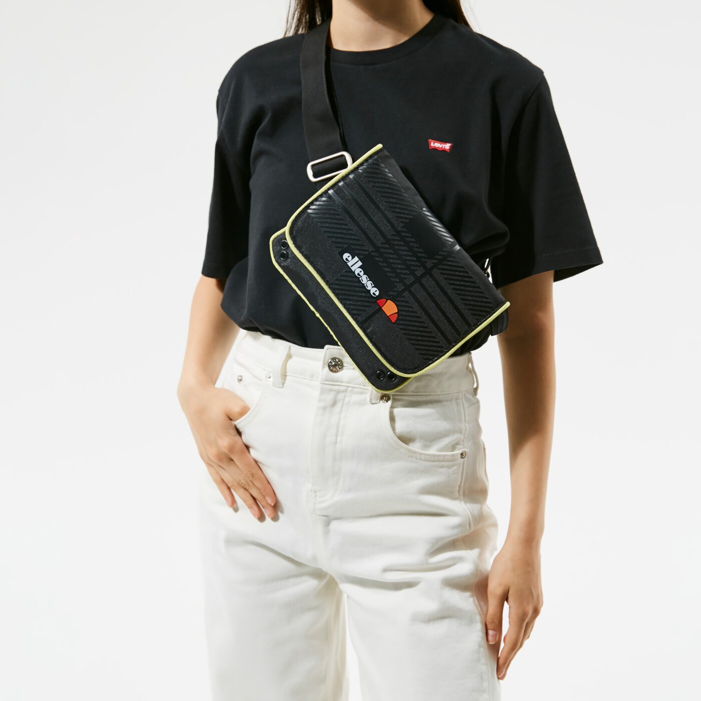 Damska torebka ELLESSE TOREBKA LORINO SATCHEL BAG BLK saia1885011 kolor czarny