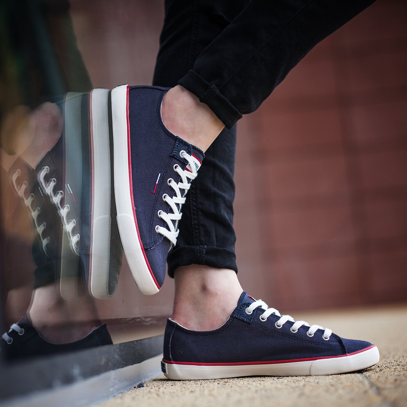 Damskie trampki TOMMY HILFIGER H1385ILTON 7D en56820997403 kolor granatowy