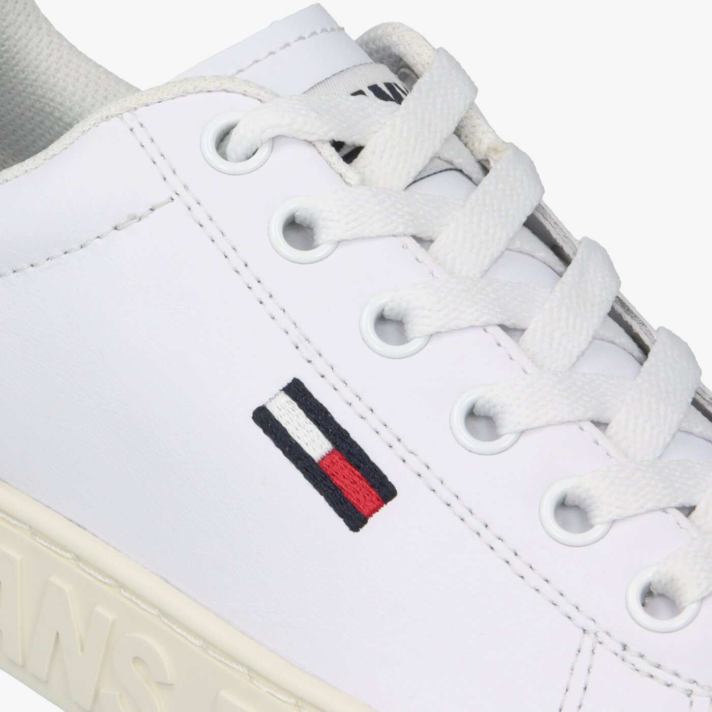 Damskie trampki TOMMY HILFIGER COOL TOMMY JEANS SNEAKER en0en00877100 kolor biały