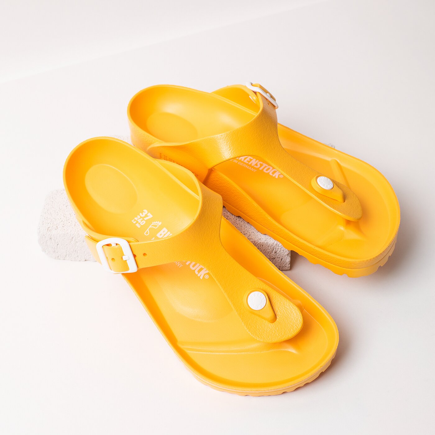 Damskie klapki BIRKENSTOCK GIZEH EVA 1003525 kolor żółty