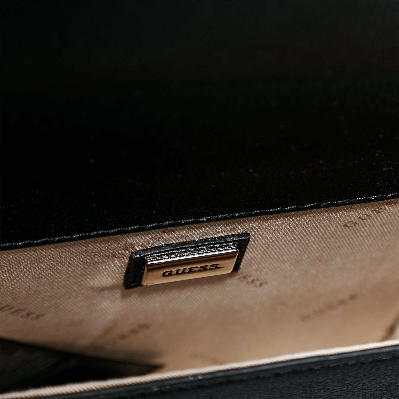 Damska torebka GUESS TOREBKA NOELLE MINI CROSSBODY FLAP hwve7879780bla kolor czarny