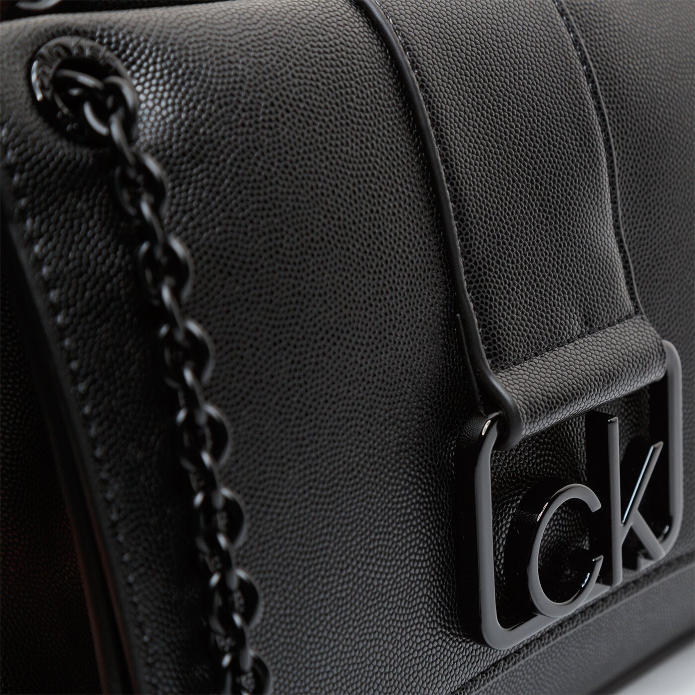 Damska torebka CALVIN KLEIN TOREBKA SIGNATURE CONV CROSSBODY MD k60k606350bax kolor czarny