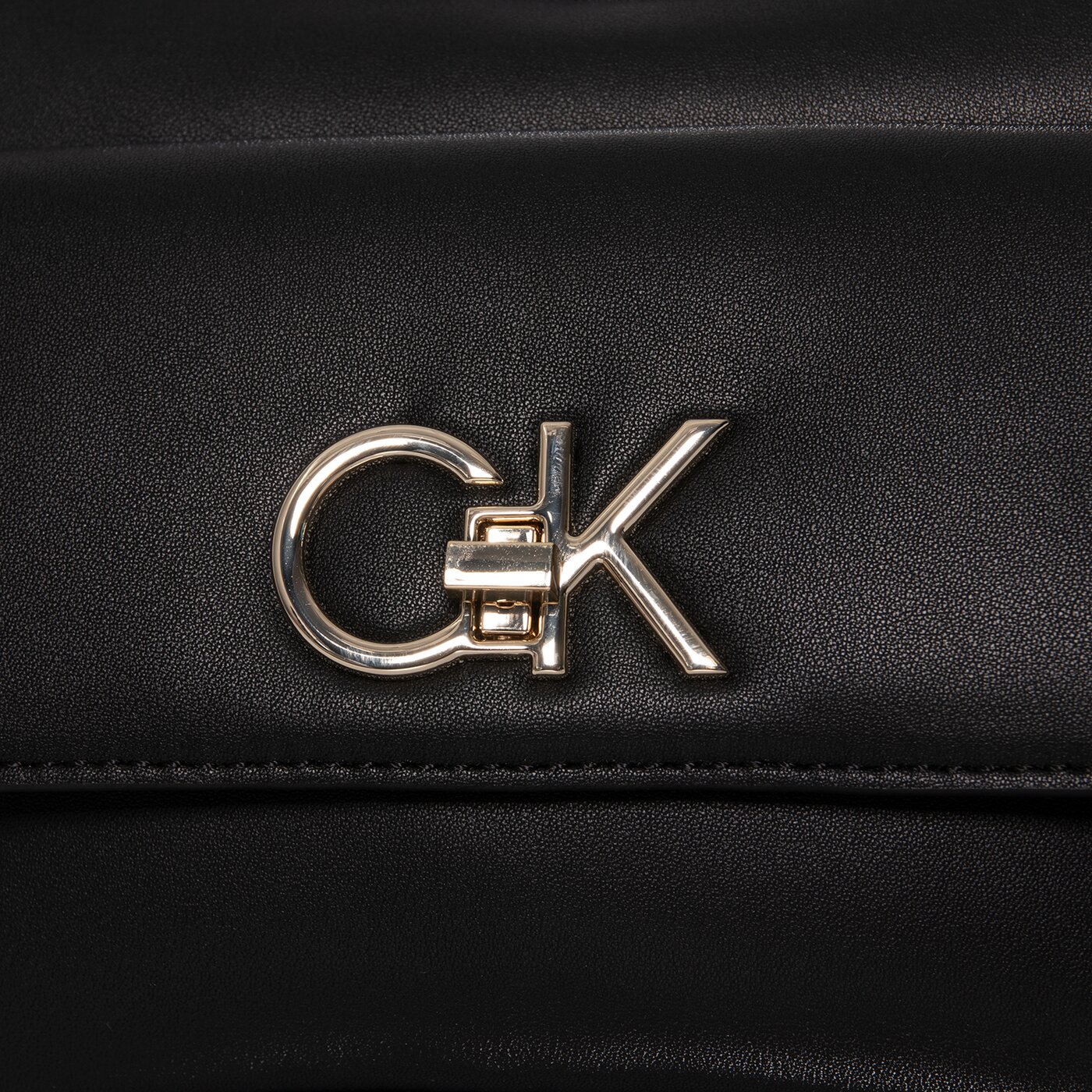 Damska torebka CALVIN KLEIN TOREBKA RE-LOCK CAMERA BAG k60k609114bax kolor czarny