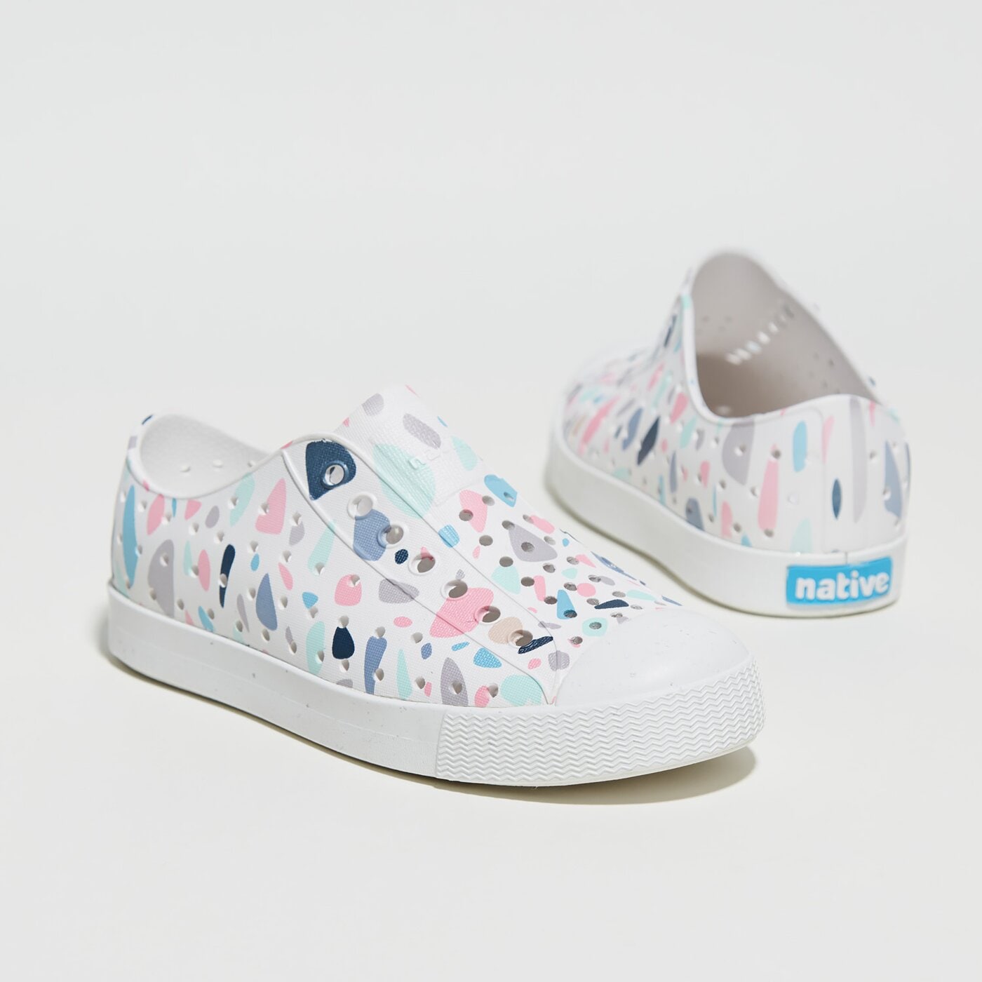 Dziecięce trampki NATIVE JEFFERSON PRINT YOUTH 15100101-8965 kolor biały