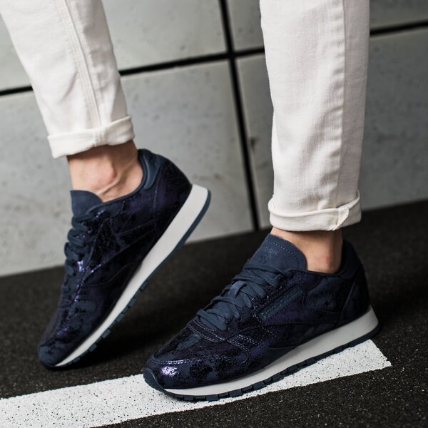 Damskie sneakersy (buty) REEBOK CL LTHR HYPE METALLIC bs6784 kolor granatowy