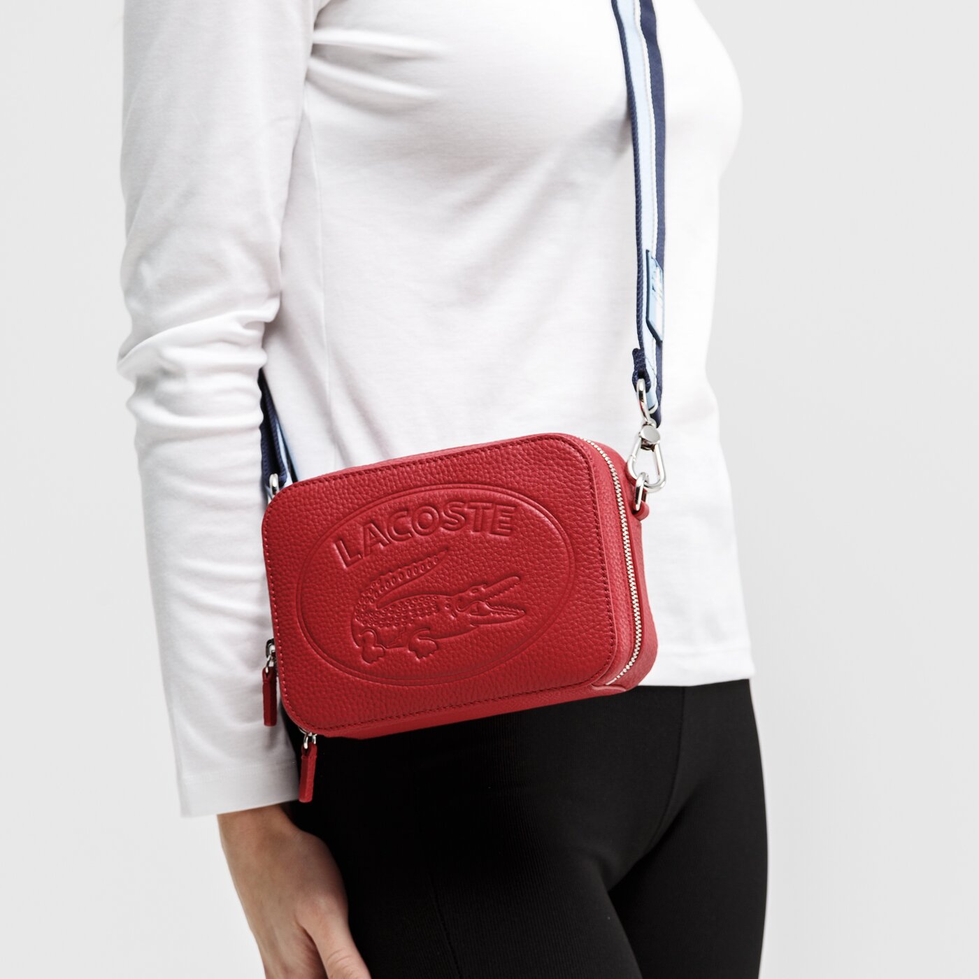 Damska torebka LACOSTE TOREBKA CROSSOVER BAG nf3326nje74 kolor czerwony