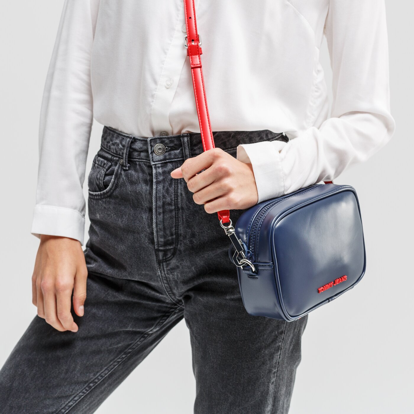 Damska torebka TOMMY HILFIGER TOREBKA TJW NEW GEN CROSSOVER aw0aw085660gy kolor granatowy