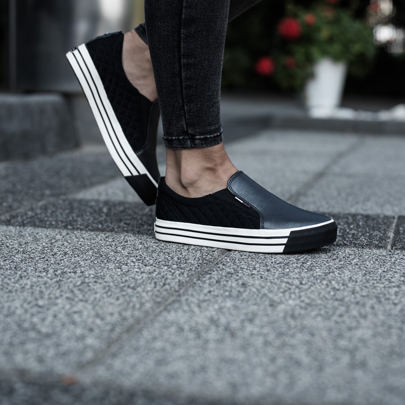 Damskie trampki TOMMY HILFIGER L1385YON 9C2 en56821881990 kolor czarny