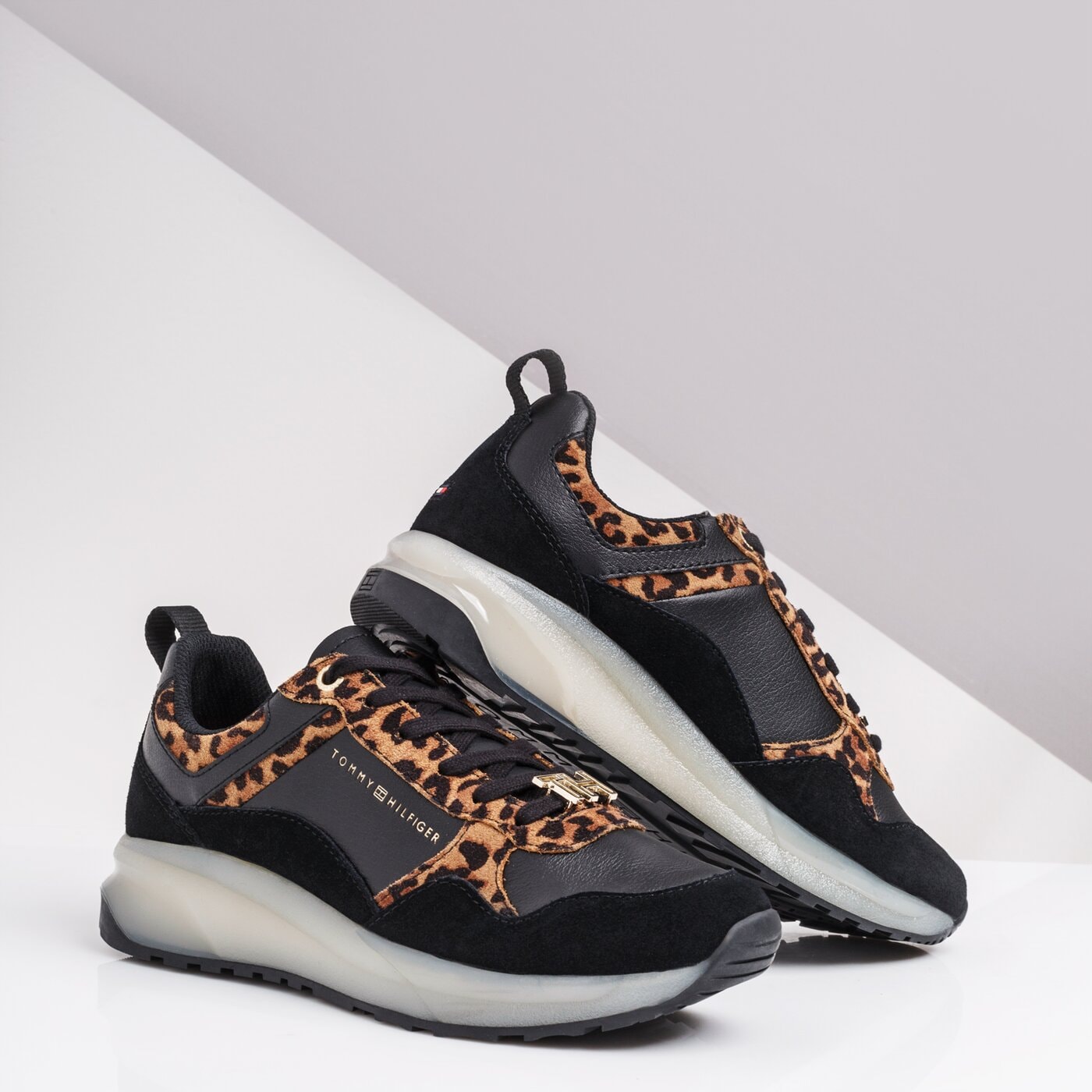 Damskie sneakersy (buty) TOMMY HILFIGER LEO PRINT SPORTY SNEAKER fw0fw045290gp kolor czarny