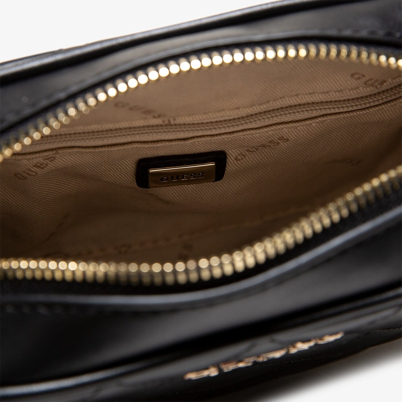 Damska torebka GUESS TOREBKA TABBI MINI CROSSBODY CAMERA hwsp7181700bla kolor czarny