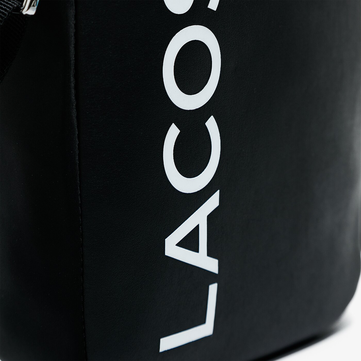 LACOSTE TORBA L.12.12 CUIR ANIMATION CAMERA BAG nh2933ia279 kolor czarny