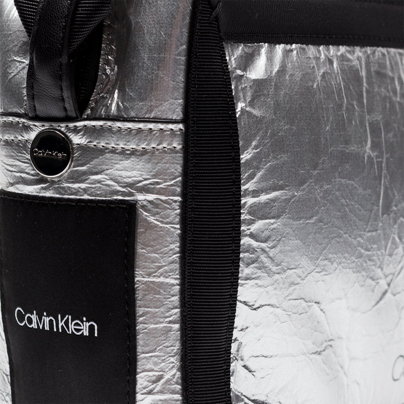 Damska torebka CALVIN KLEIN TOREBKA OUTLINE MEDIUM CROSSBODY k60k604820910 kolor srebrny