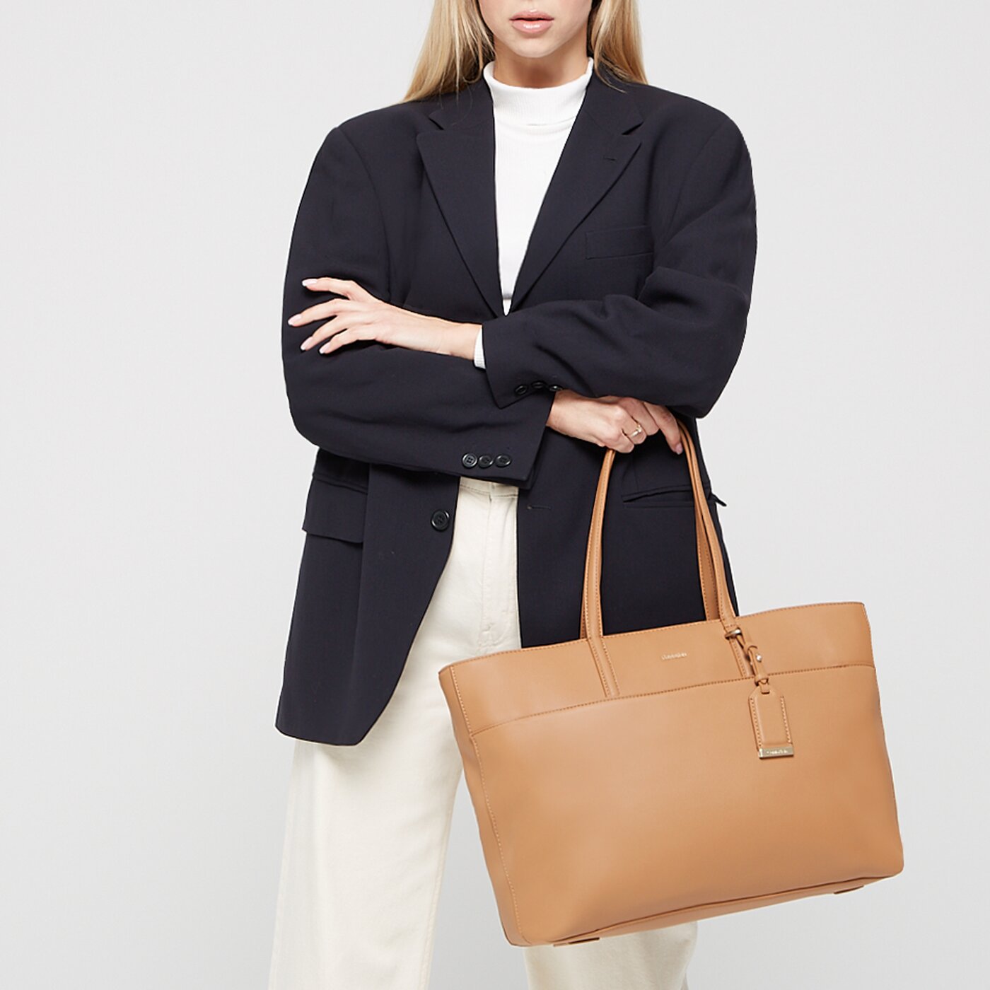 Damska torebka CALVIN KLEIN TOREBKA CK MUST SHOPPER LG k60k610747ga5 kolor brązowy