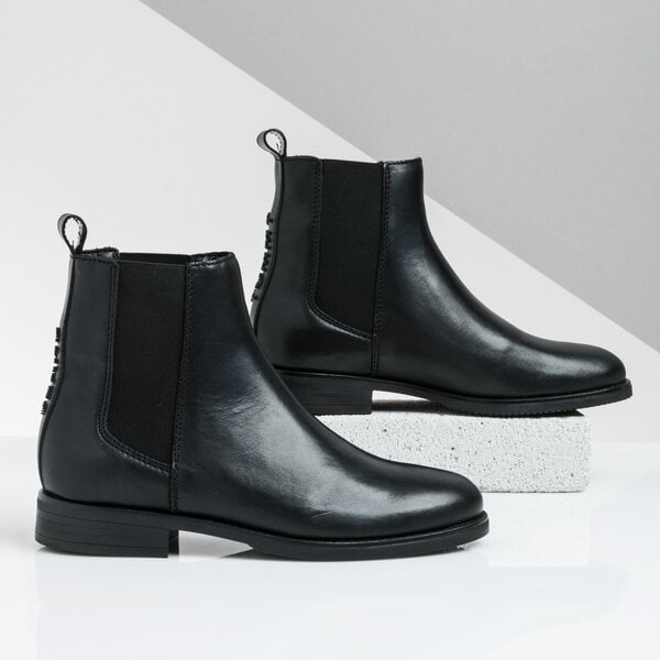 Damskie botki / sztyblety TOMMY HILFIGER PIN LOGO CHELSEA BOOT en0en00606990 kolor czarny