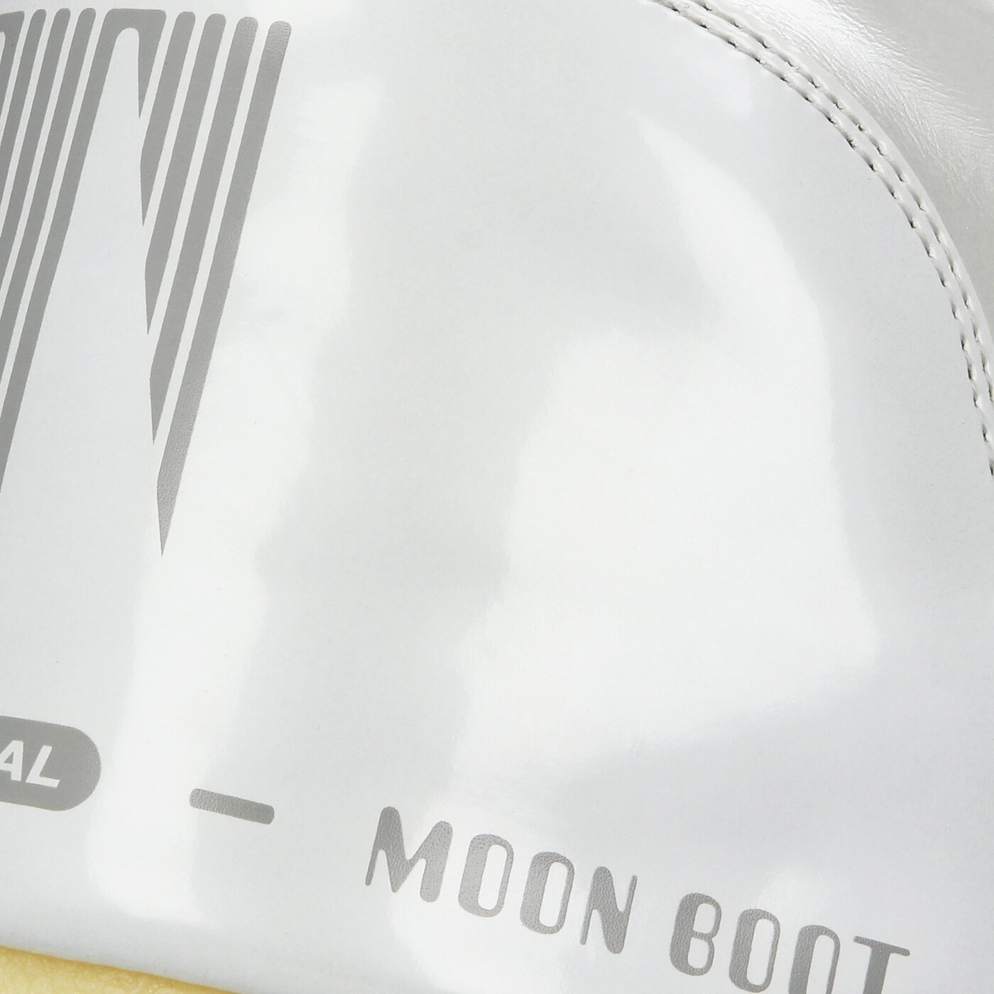 Damskie śniegowce MOON BOOT VINILE MET.  14021400002 kolor biały