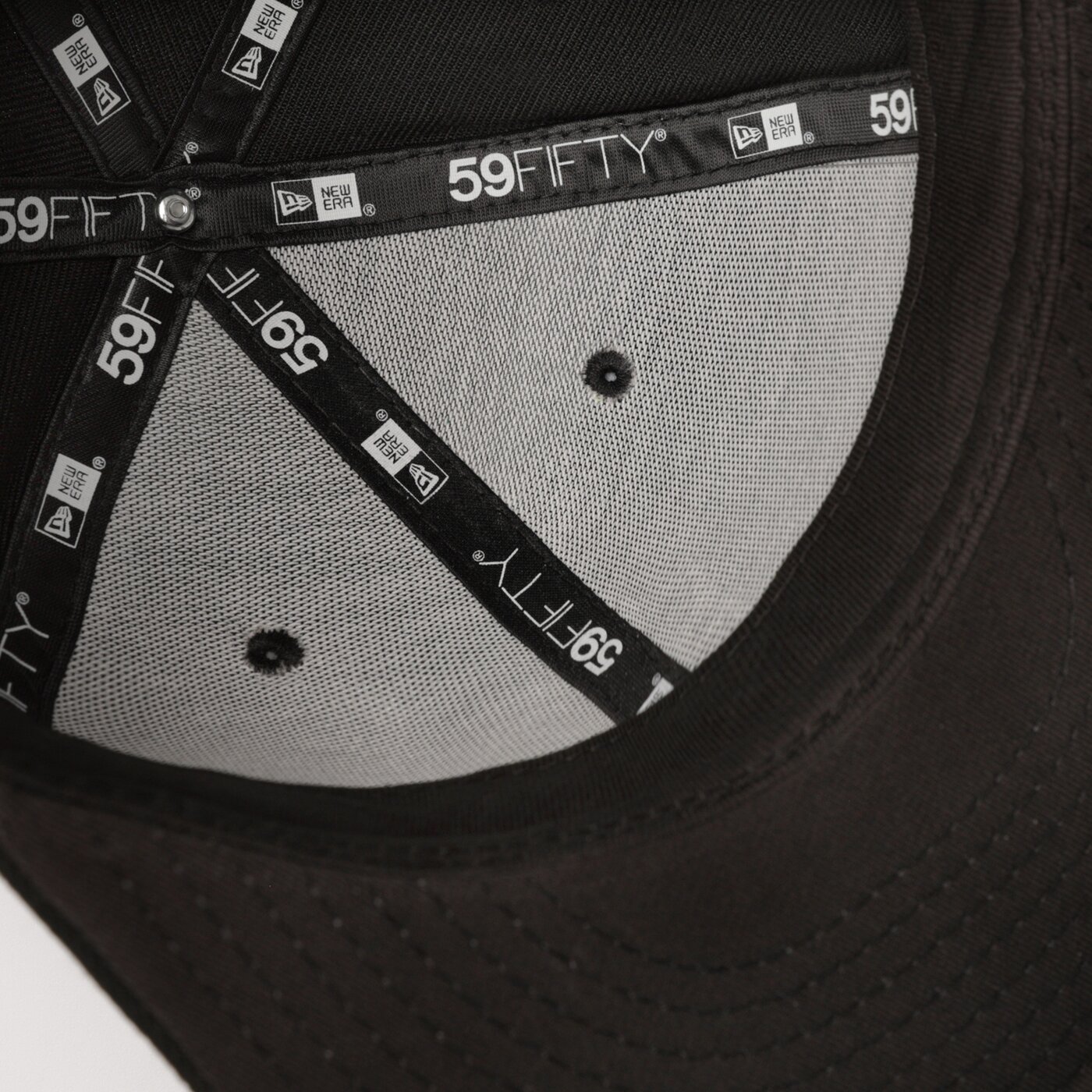 Damska czapka z daszkiem NEW ERA CZAPKA BLACK ON BLACK NY YANKEES 10000103 kolor czarny