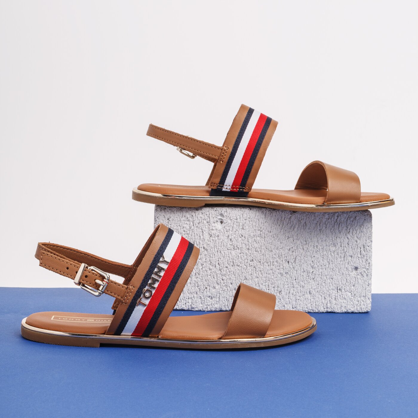 Damskie sandały TOMMY HILFIGER JENNIFER 34C FLAT SANDAL CORPORATE RIBBON fw0fw04049929 kolor brązowy