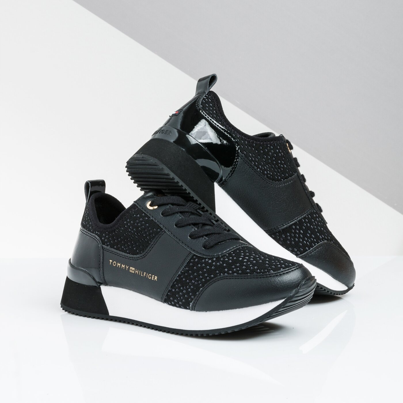 Damskie sneakersy (buty) TOMMY HILFIGER CITY ICONIC KNITTED SNEAKER fw0fw04306990 kolor czarny